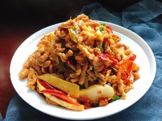 7、泡椒炒肉丝,简单吧？诱人吧？动手做起来哦????！