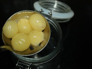 12、这款葡萄罐头自带仙气，超梦幻！,晾凉后把果肉装入瓶中。