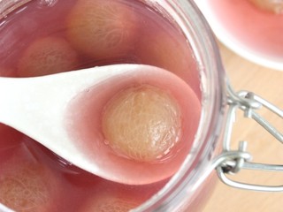 14、这款葡萄罐头自带仙气，超梦幻！,淡淡的粉紫色自带梦幻仙气。