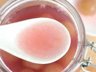 16、这款葡萄罐头自带仙气，超梦幻！,酸甜可口的冰镇汤汁还是极好的夏季消暑饮品哟～