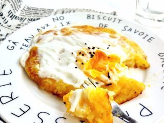 12、创意南瓜米饭煎蛋饼,也可以将糖替换成盐,做成咸口儿的。
