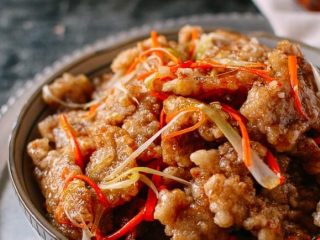 15、东北锅包肉,起锅装盘。