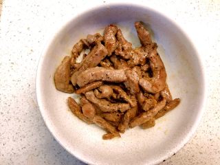 10、干炒牛河,盛出备用。