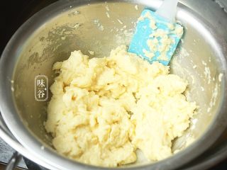 7、芙蓉塔,直到蛋液全部凝固，放到一边备用;