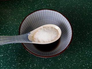 5、糖醋五花肉,3汤匙白糖