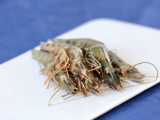 2、明虾沙拉,原料