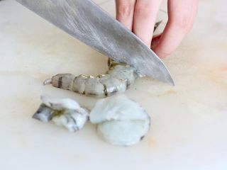 6、明虾沙拉,去头留尾