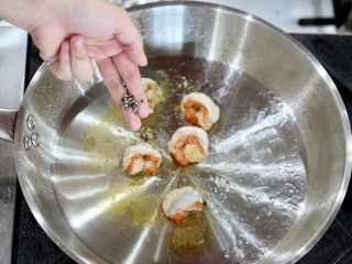 10、明虾沙拉,加入适量花椒