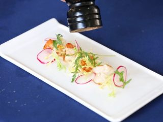 20、明虾沙拉,加上干花椒末