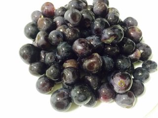 3、葡萄????果酱,控干水分 