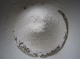 3、广式豆沙月饼,筛入低筋面粉