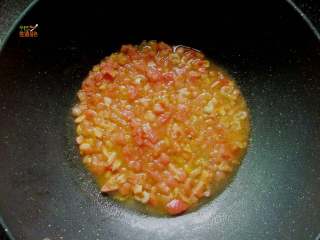 5、抖音爆红的海底捞番茄牛肉饭,番茄炒出汤