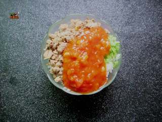 9、抖音爆红的海底捞番茄牛肉饭,把熬好的番茄汁浇在上面