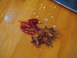 7、红烧鳊鱼,还有八角和干辣椒