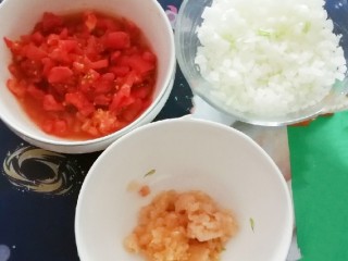 4、黑胡椒意大利面,食材准备好 分别切小丁备用