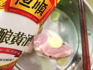 2、四川回锅肉,再加入黄酒