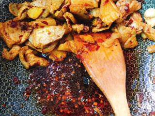 15、四川回锅肉,稍微出油后推到旁边