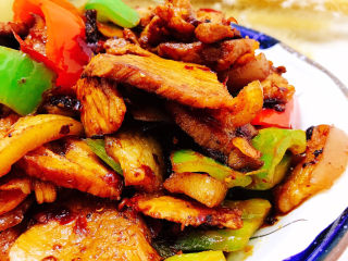 20、四川回锅肉,装盘