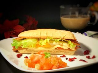 19、双层培根三明治,满满的全是能量。