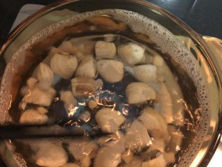 7、双贝丝瓜汤,轻轻搅拌捞起浮沫