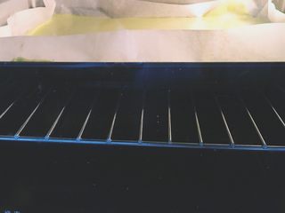 10、抹茶白玉卷,烤箱190度预热,中层,大约12min即可,出炉移至晾晒网上晾凉