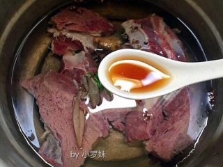 5、麻辣牛肉丝,两勺料酒，冷水下锅煮40分钟。