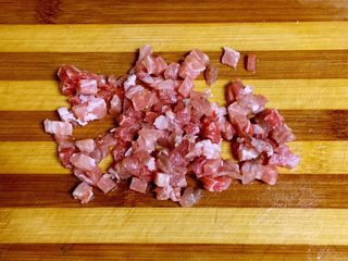 3、麻婆豆腐,猪肉切末。
