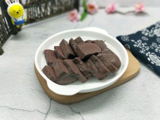 11、羊排火锅,鸭血切片。