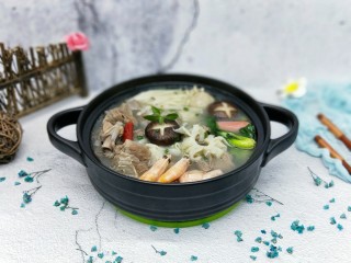 17、羊排火锅,美美的羊排火锅。