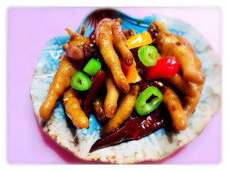 22、麻辣卤鸡爪,麻辣鸡爪，出锅！