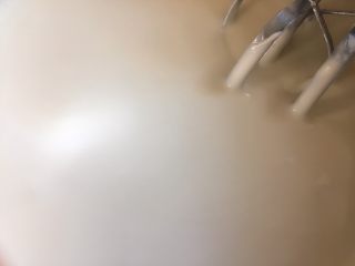 16、家有烤箱+hello kitty可可慕斯(附戚风蛋糕),直到慕斯糊变的丝滑，无颗粒状。