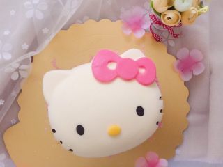 28、家有烤箱+hello kitty可可慕斯(附戚风蛋糕),有巧克力的酥脆，慕斯的香醇，还有可可蛋糕夹层。三种味道融合在一起，冰凉的口感非常美味。
