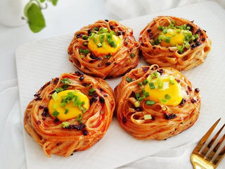 12、鸟巢鸡蛋饼,诱人的鸟巢鸡蛋饼。