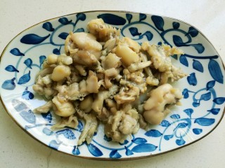 12、干锅牛蛙,盛入盆中备用。