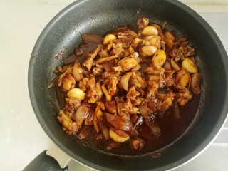 22、干锅牛蛙,直到汤汁变浓。