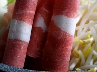 12、部队火锅,可以放上一点肥牛卷