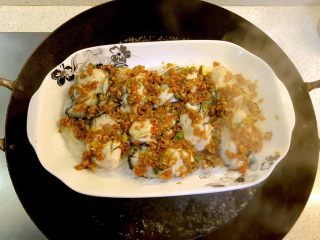 11、蒜蓉蒸生蚝,和之前一样，水开后大火蒸6分钟。