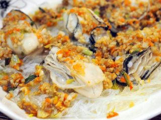 13、蒜蓉蒸生蚝,纯生蚝肉