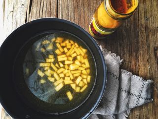 9、减肥福利 无油快手 素咖喱饭,放入土豆丁