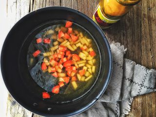 10、减肥福利 无油快手 素咖喱饭,放入胡萝卜丁