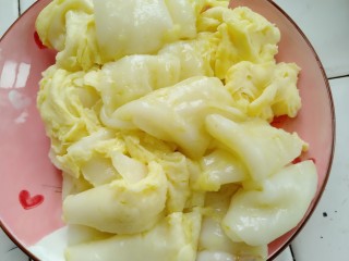 16、自制肠粉,依次把剩下的粉浆蒸熟