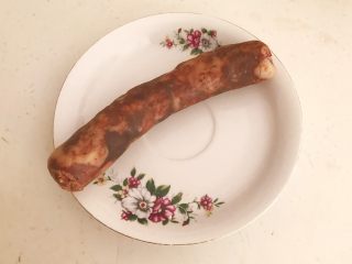 1、完美的下饭菜 腊肠烧豆腐,四川熟腊肠1根