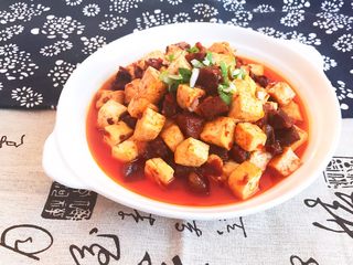 18、完美的下饭菜 腊肠烧豆腐,腊肠烧豆腐可以吃了,麻辣鲜香,口感独特,非常完美的下饭菜~