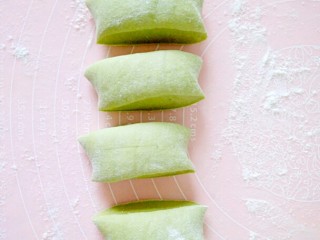 10、青苹果乐园,再切成相等的剂子