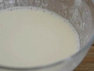 3、如果你爱吃甜,那么绝对不能错过这道菜,搅拌成糊状