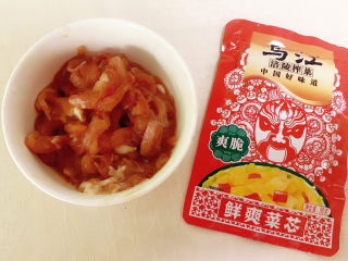 5、榨菜肉丝,准备一包榨菜