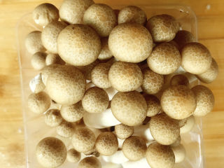 4、芦笋炒肉片,蟹味菇