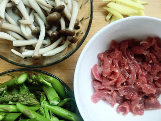 10、芦笋炒肉片,来张全家福