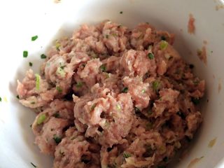 7、手工白丸子,搅拌均匀