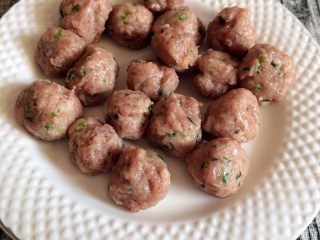 8、手工白丸子,做成小丸子